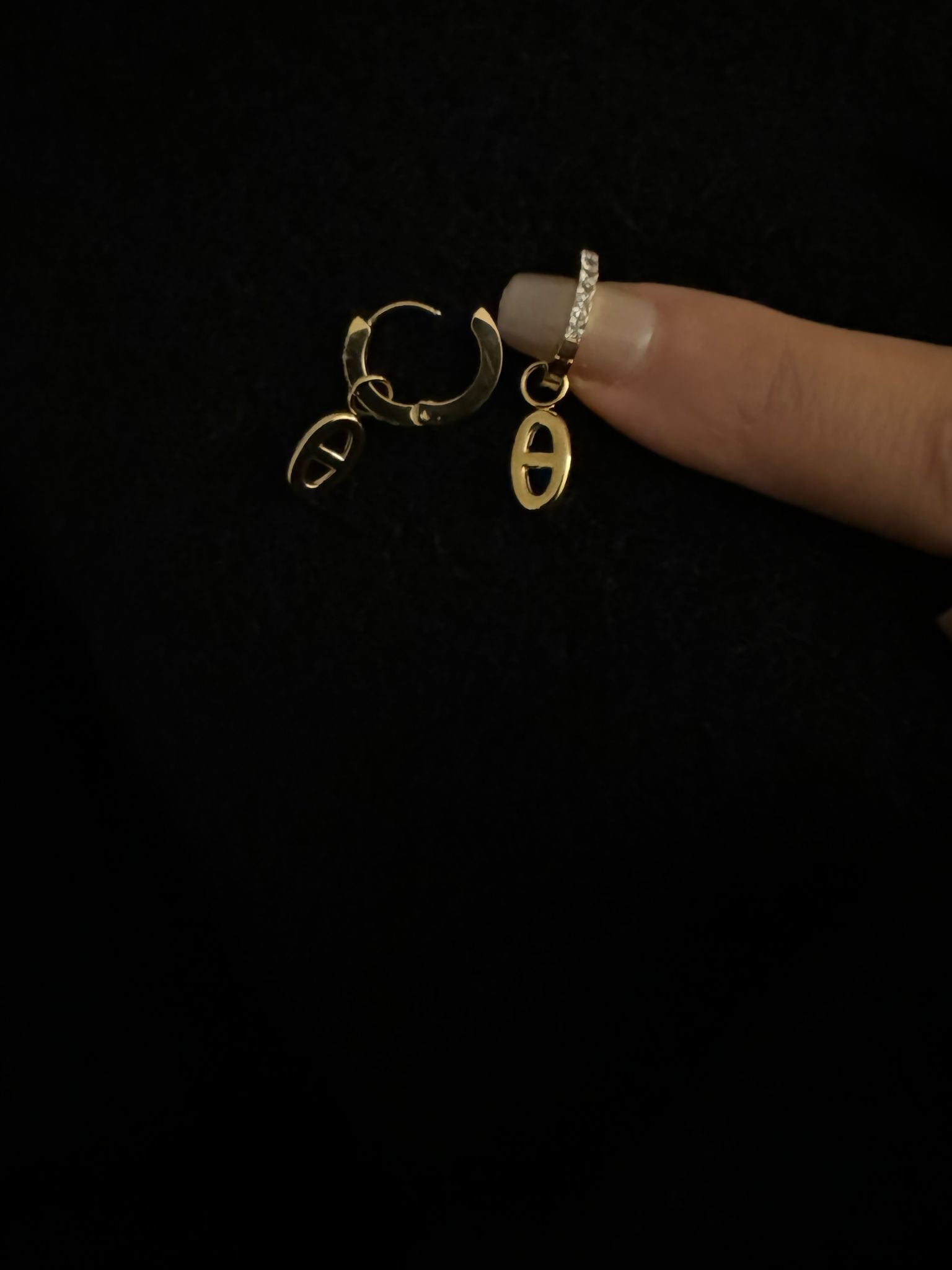 BOUCLES D'OREILLES B