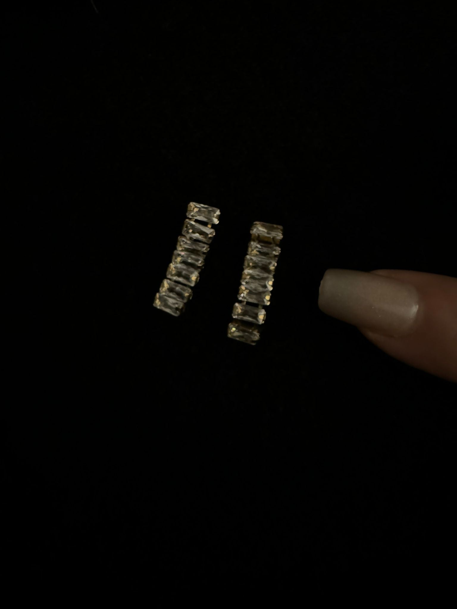 BOUCLES D'OREILLES E