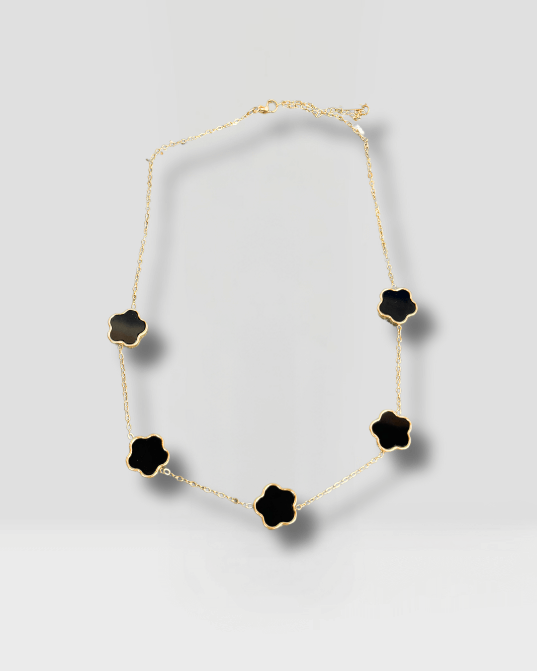 COLLIER LAMYA