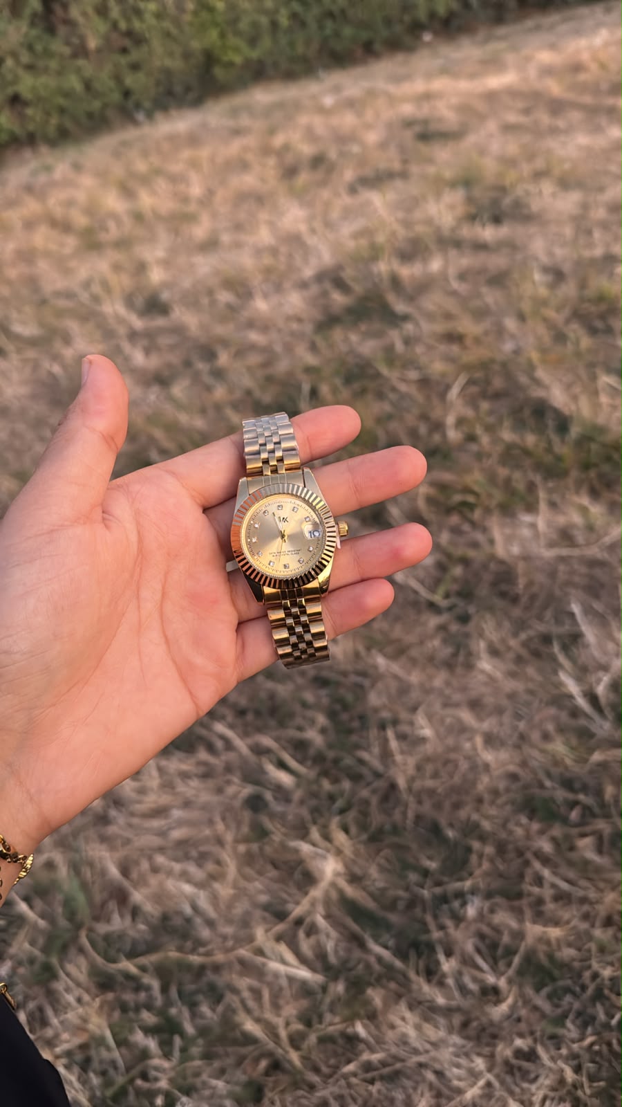 MONTRE A
